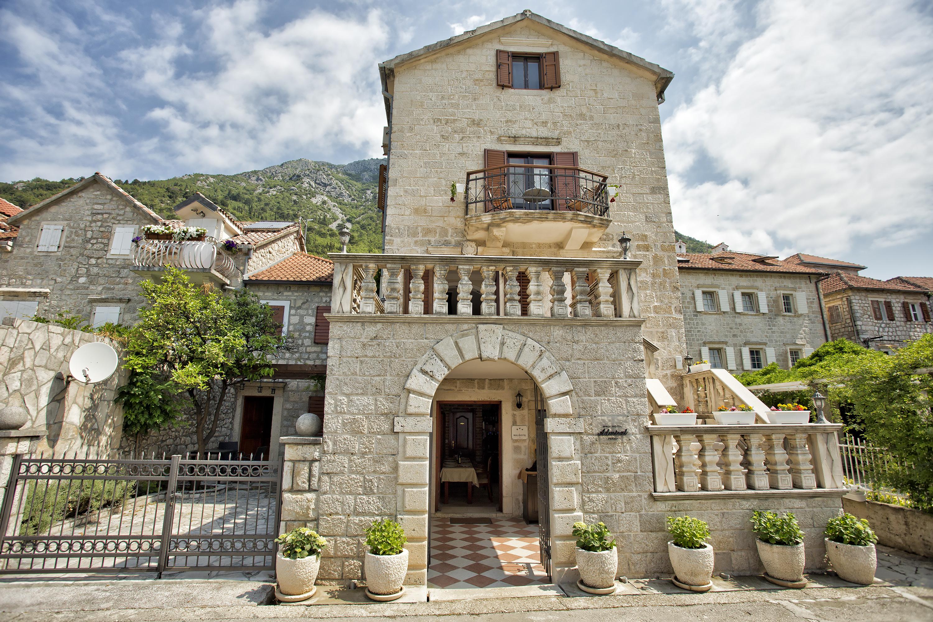 Apartments Admiral Perast Eksteriør bilde
