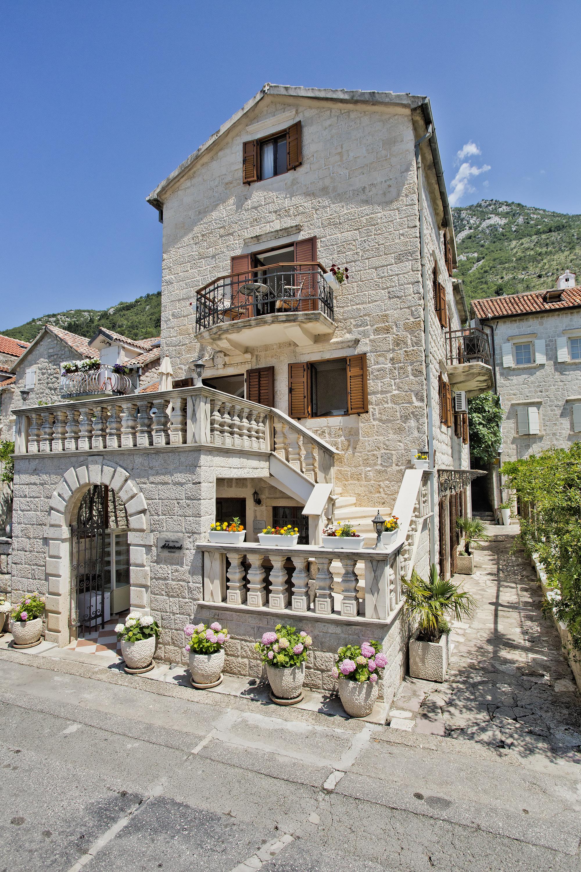 Apartments Admiral Perast Eksteriør bilde